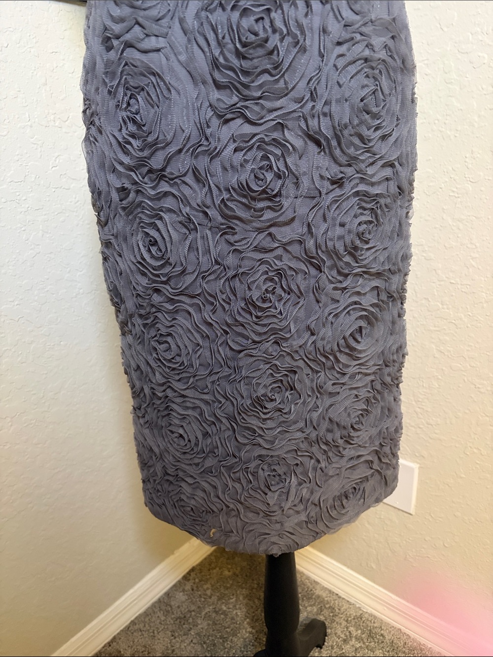 Adrianna Papell grey rosette midi sheath dress capped sleeves size 4 - Picture 5 of 9